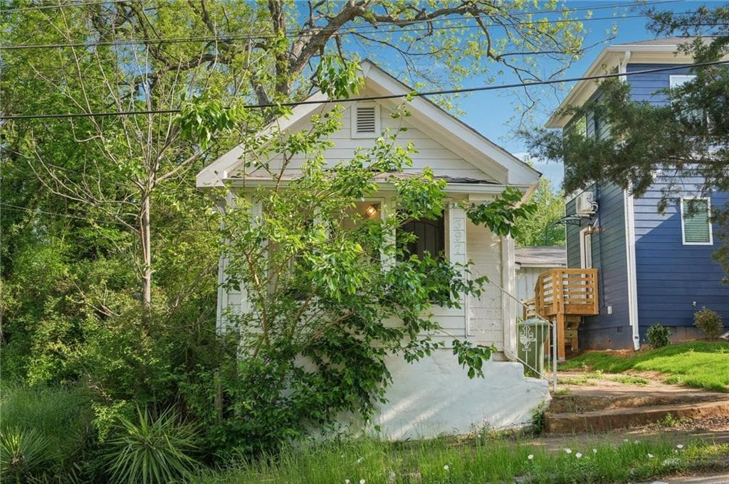1 bedroom, 1 bathroom, 704 sq ft single family residence sold at 397 Mary Street, Atlanta, GA 30310