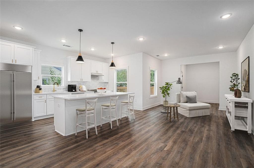 3 bedroom, 3 bathroom, 1,850 sq ft single family residence sold at 551 LAKE Drive, Atlanta, GA 30354