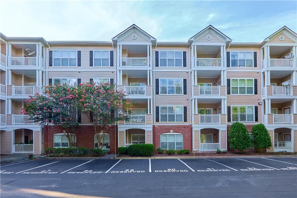 1 bedroom, 1 bathroom condominium sold at 4333 Dunwoody Park #2107, Atlanta, GA 30338