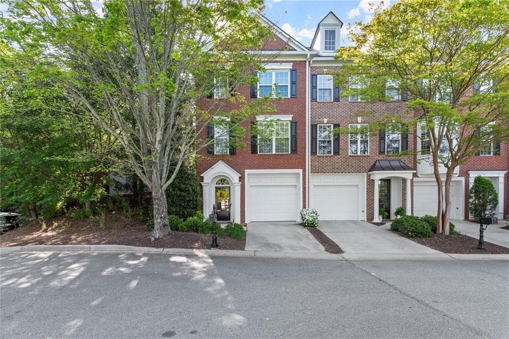 2 bedroom, 3 bathroom townhouse sold at 4912 Waters Edge Trail, Roswell, GA 30075