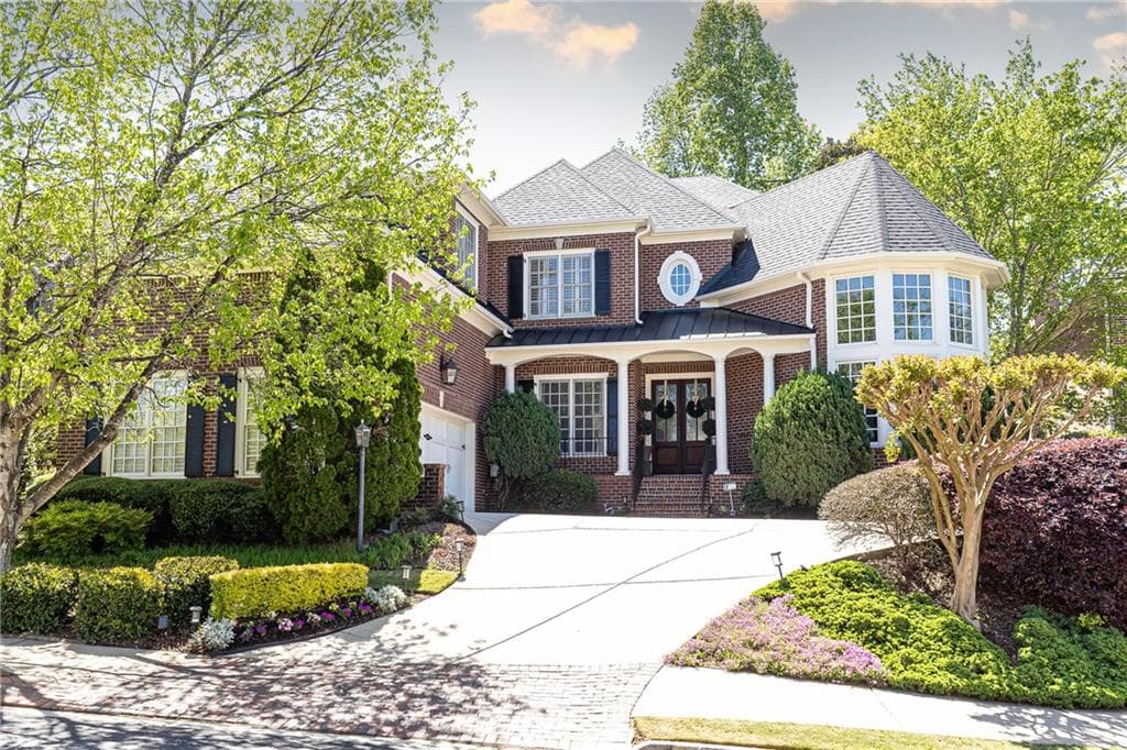 5 bedroom, 7 bathroom single family residence sold at 825 Glengate Place, Atlanta, GA 30328