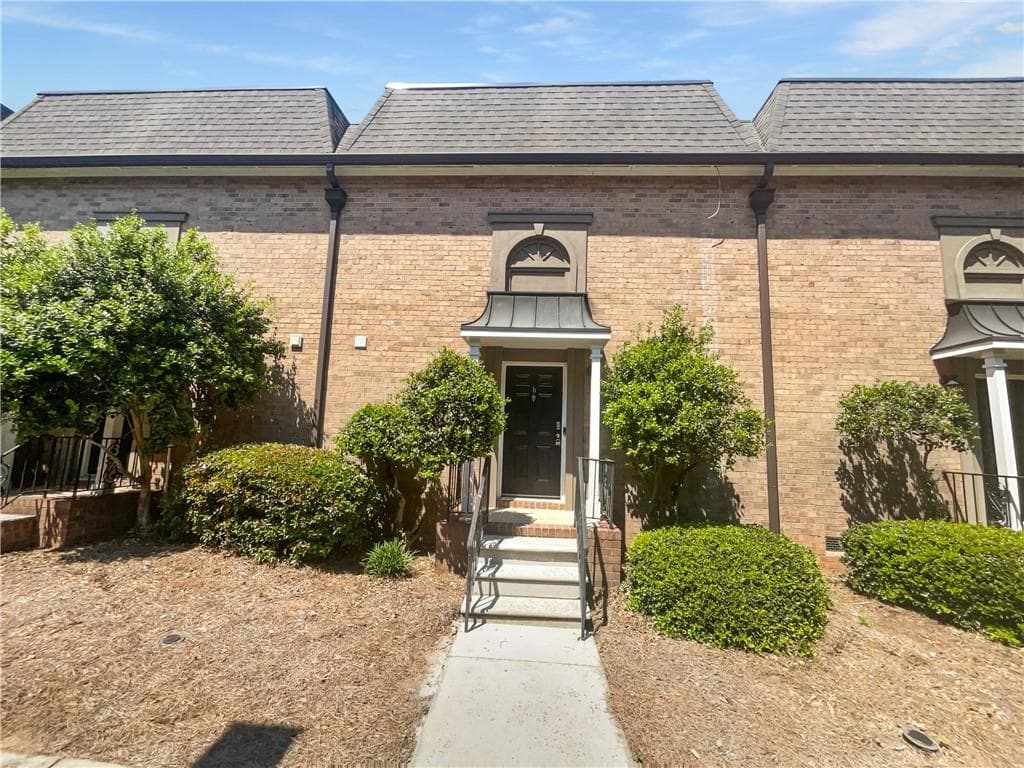 2 bedroom, 3 bathroom condominium sold at 6980 Roswell Road J6, Atlanta, GA 30328