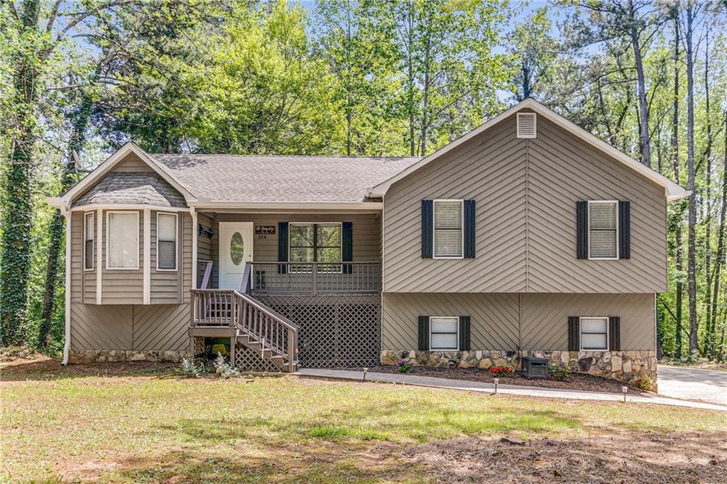5 bedroom, 3 bathroom, 2,770 sq ft single family residence sold at 204 Holly Creek Way, Woodstock, GA 30188