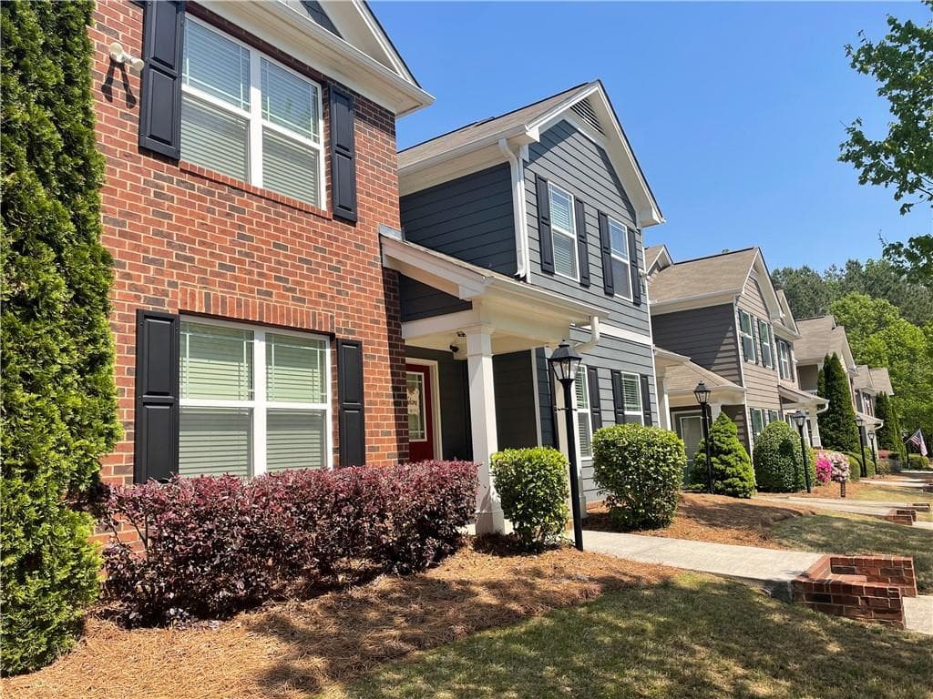 3 bedroom, 3 bathroom townhouse sold at 487 Cypher Drive, Suwanee, GA 30024