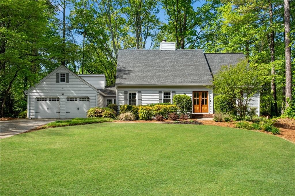 4 bedroom, 3 bathroom single family residence sold at 3989 Dunbarton Way, Roswell, GA 30075