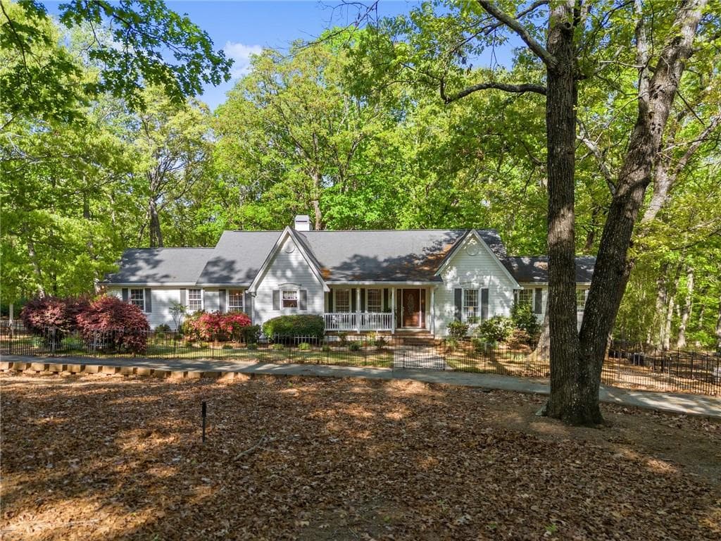 3 bedroom, 3 bathroom single family residence sold at 4706 Creek Wood Drive, Gainesville, GA 30507