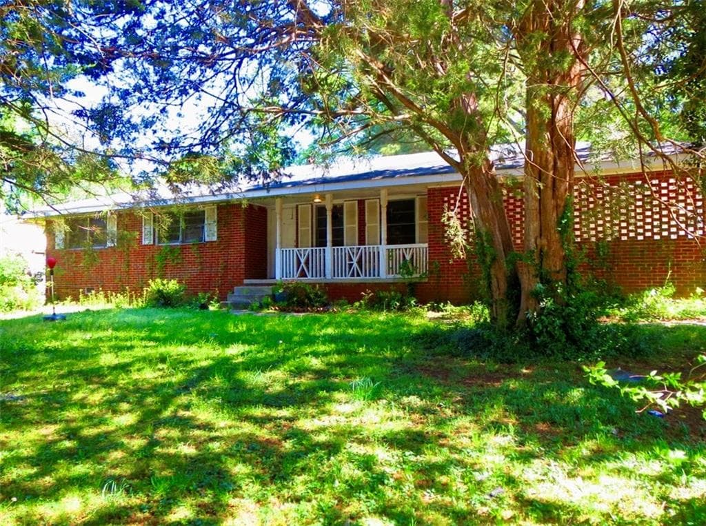 3 bedroom, 2 bathroom single family residence sold at 5542 Joeclay Drive, Stone Mountain, GA 30088