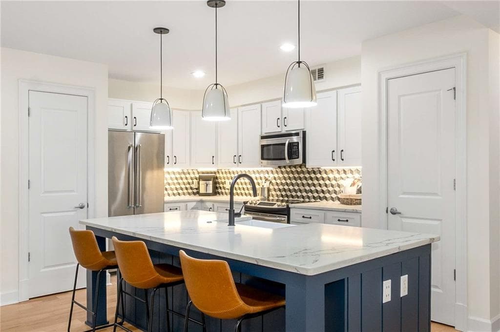 2 bedroom, 3 bathroom, 1,500 sq ft condominium sold at 200 River Vista Drive 426, Atlanta, GA 30339