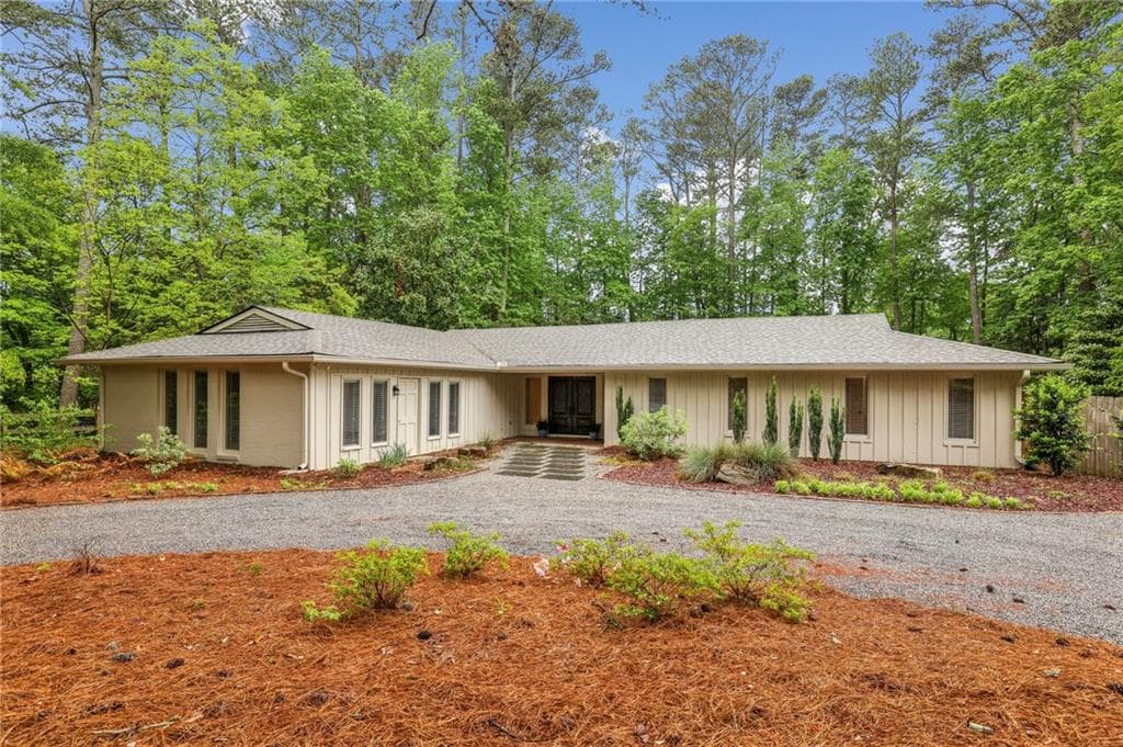 3 bedroom, 3 bathroom single family residence sold at 11540 Northgate Way, Roswell, GA 30075