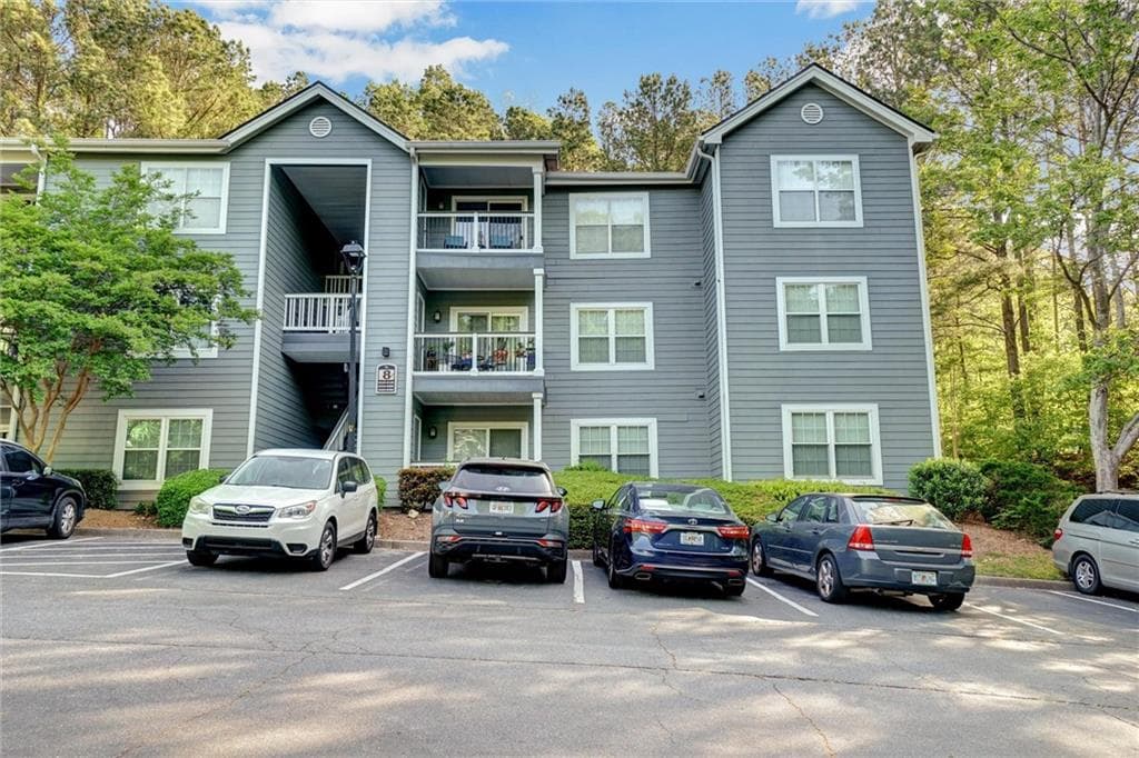 2 bedroom, 2 bathroom, 1,083 sq ft condominium sold at 8106 Santa Fe Parkway, Atlanta, GA 30350