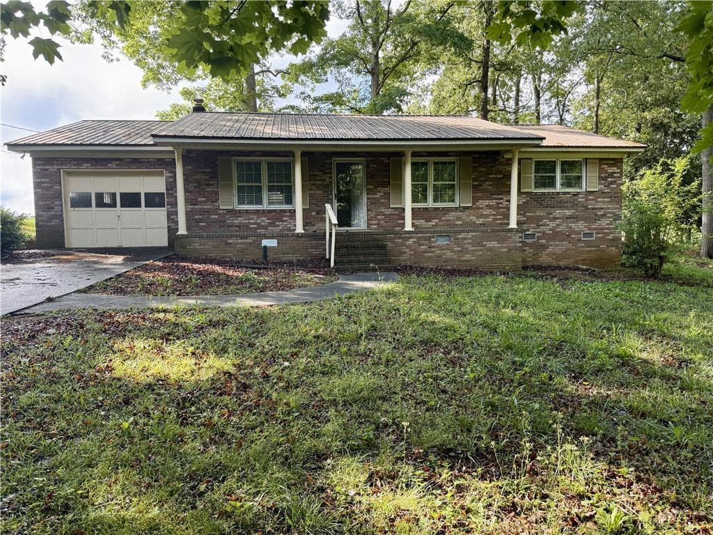 3 bedroom, 2 bathroom single family residence sold at 77 Cedar Creek Circle, Hartwell, GA 30643