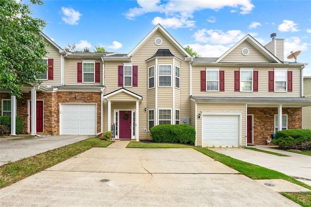 2 bedroom, 3 bathroom townhouse sold at 5221 TIMBER HILLS Drive, Oakwood, GA 30566