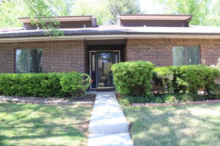 3 bedroom, 3 bathroom townhouse sold at 1457 Stoneleigh Circle, Stone Mountain, GA 30088