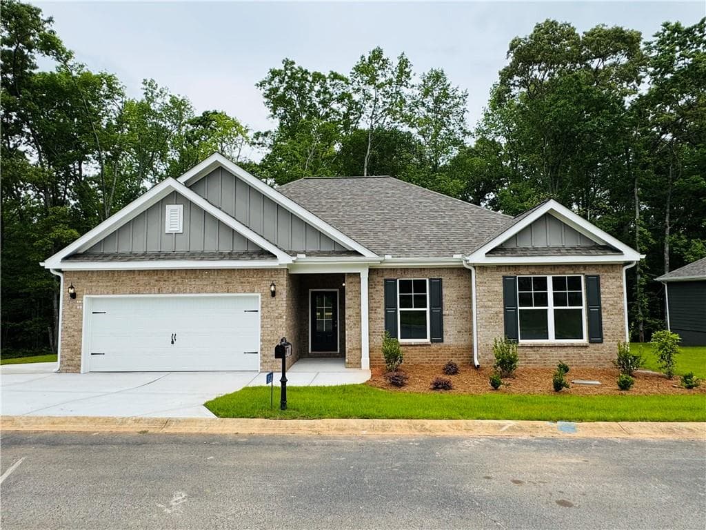 3 bedroom, 2 bathroom single family residence sold at 132 Golden Oaks Drive, Hartwell, GA 30643
