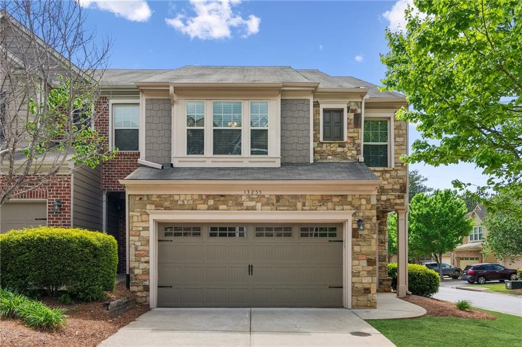 4 bedroom, 3 bathroom townhouse sold at 13255 Kemper Road, Alpharetta, GA 30004
