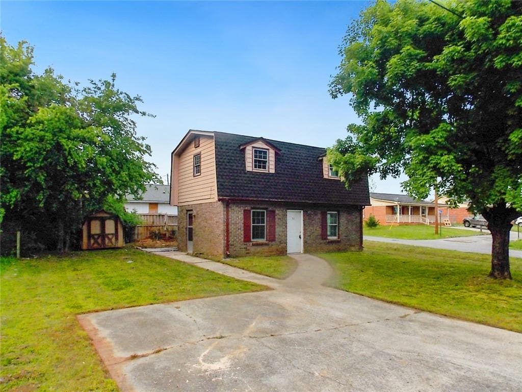 2 bedroom, 2 bathroom, 896 sq ft single family residence sold at 10 Hawk Road, Cartersville, GA 30121