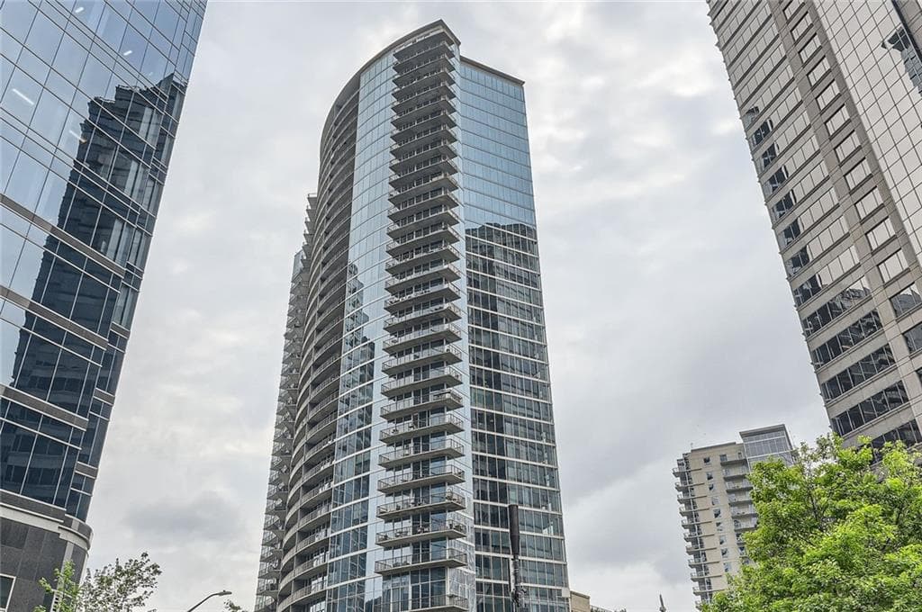 2 bedroom, 2 bathroom, 1,398 sq ft condominium sold at 1080 Peachtree Street 1309, Atlanta, GA 30309