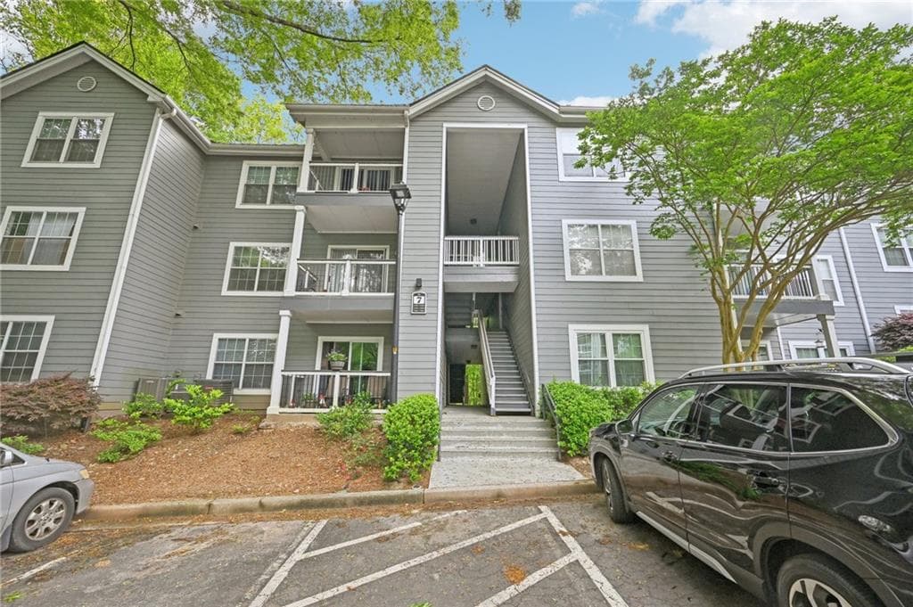 2 bedroom, 2 bathroom, 1,083 sq ft condominium sold at 7104 Santa Fe Parkway, Atlanta, GA 30350