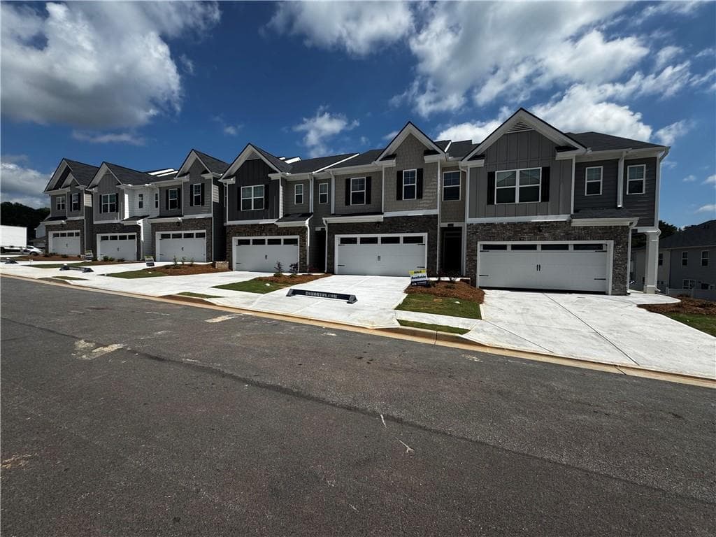 3 bedroom, 3 bathroom townhouse sold at 328 Elgin Drive, Lawrenceville, GA 30045