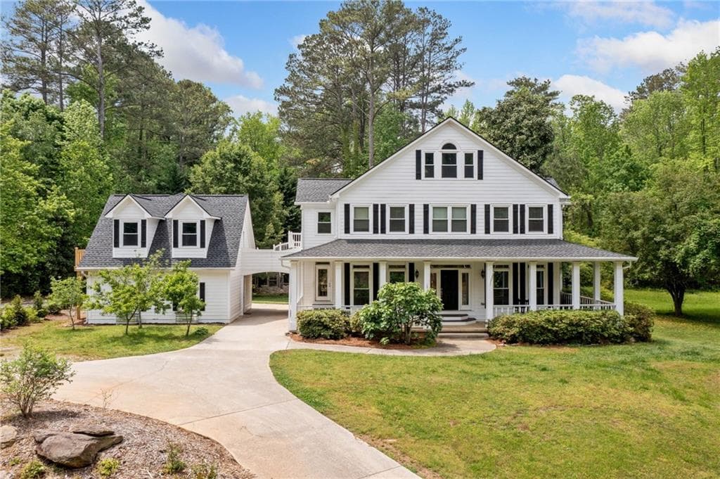 4 bedroom, 4 bathroom single family residence sold at 10192 Shallowford Road, Roswell, GA 30075
