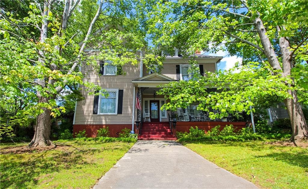 4 bedroom, 3 bathroom, 2,902 sq ft single family residence sold at 30 Sessions Street, Marietta, GA 30060
