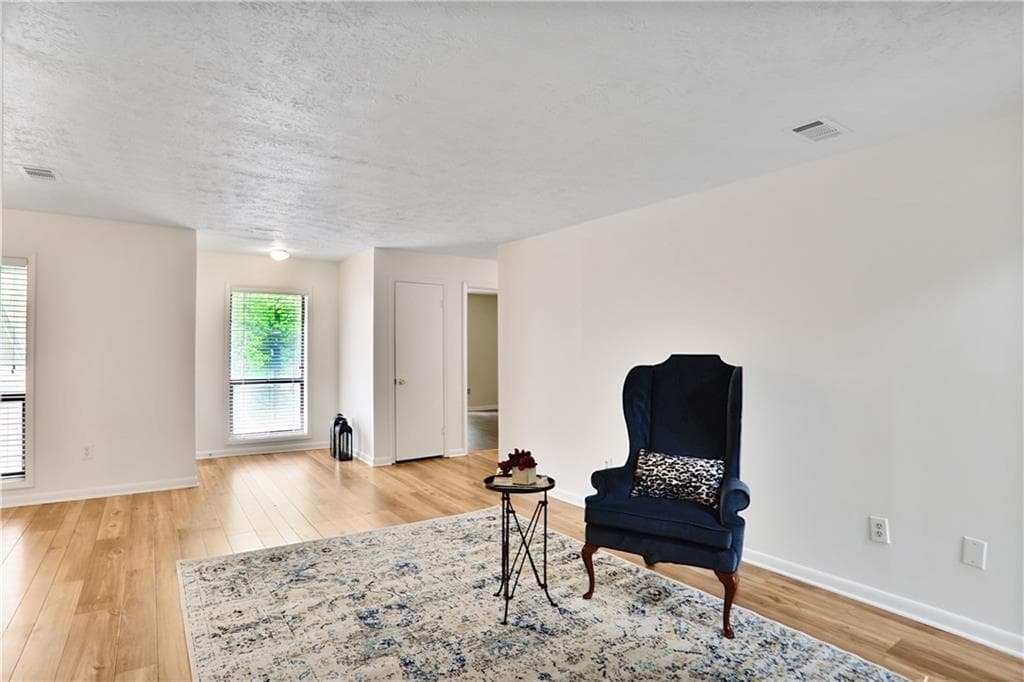 2 bedroom, 2 bathroom, 1,335 sq ft condominium sold at 8740 Roswell Road 9C, Atlanta, GA 30350