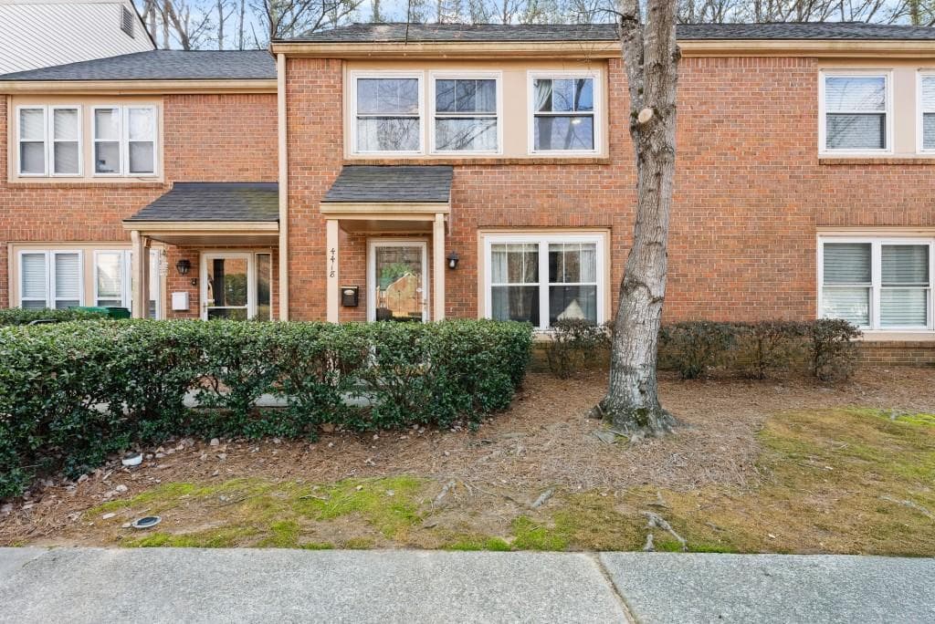 3 bedroom, 3 bathroom townhouse sold at 4418 Chowning Way, Dunwoody, GA 30338