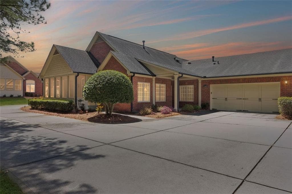 3 bedroom, 2 bathroom condominium sold at 803 BROOKHAVENRUN Circle, Duluth, GA 30097