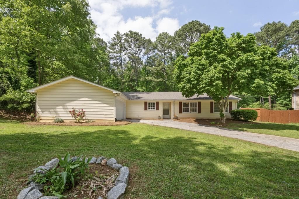 3 bedroom, 2 bathroom single family residence sold at 6292 Field Glen Road, Stone Mountain, GA 30087