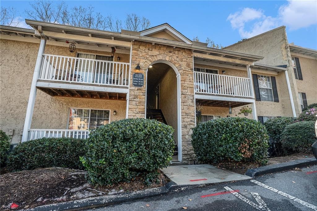 2 bedroom, 2 bathroom, 980 sq ft condominium sold at 3135 Seven Pines Ct 101, Atlanta, GA 30339