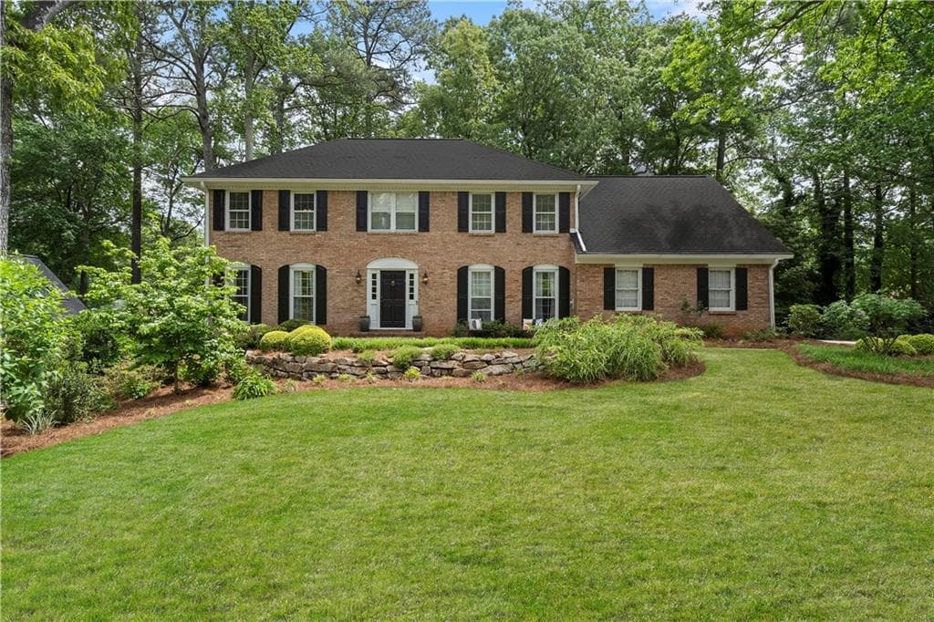 5 bedroom, 4 bathroom single family residence sold at 4979 Shadow Glen Court, Dunwoody, GA 30338