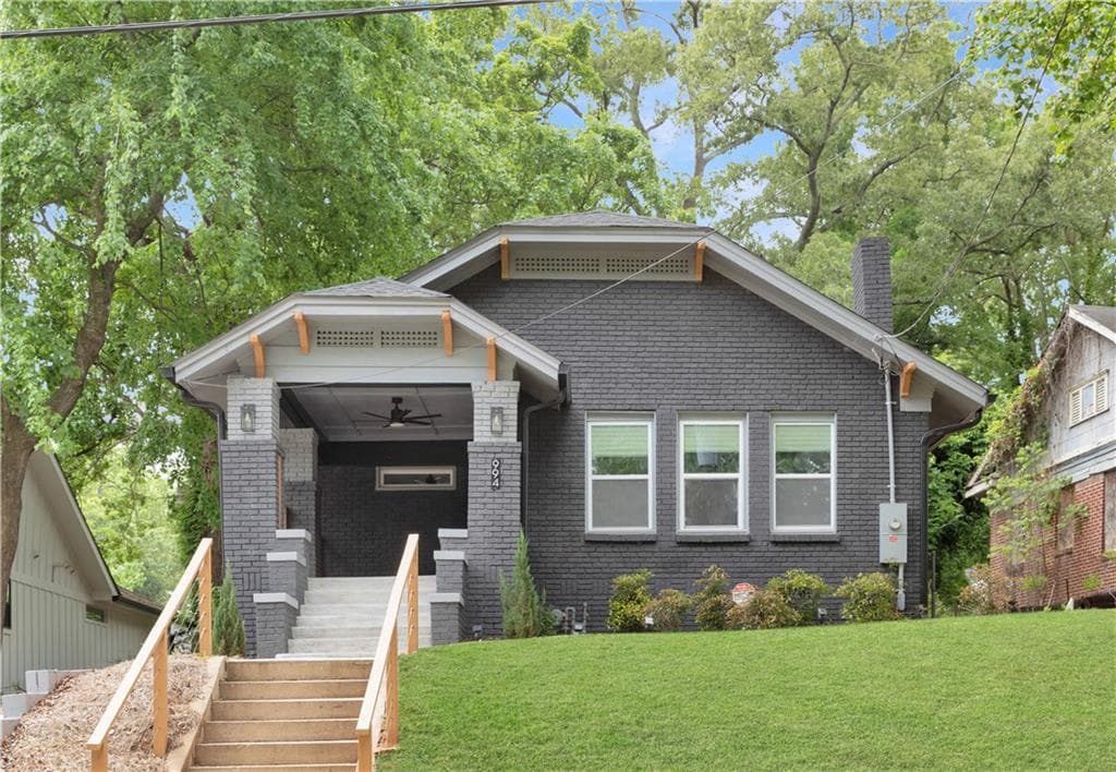 3 bedroom, 3 bathroom, 1,403 sq ft single family residence sold at 994 Byron Drive, Atlanta, GA 30310