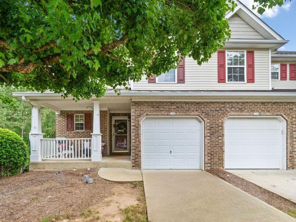2 bedroom, 3 bathroom townhouse sold at 138 Fox Creek Drive, Woodstock, GA 30188