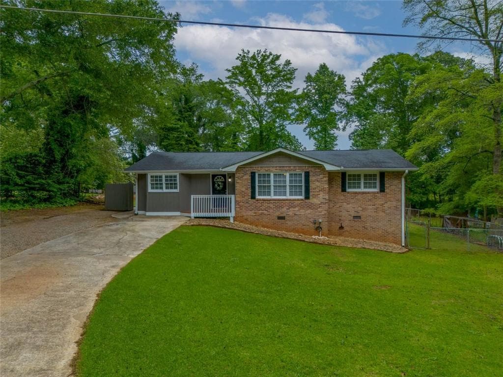 4 bedroom, 2 bathroom single family residence sold at 6892 AUTUMN HILLS Drive, Douglasville, GA 30135