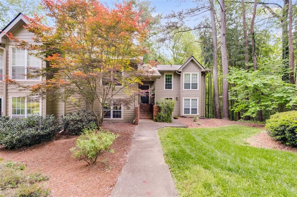 2 bedroom, 2 bathroom condominium sold at 2901 NE Lenox Road 305, Atlanta, GA 30324