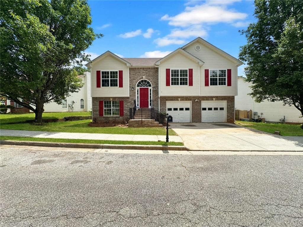 5 bedroom, 3 bathroom single family residence sold at 902 Ashton Oak Circle, Stone Mountain, GA 30083
