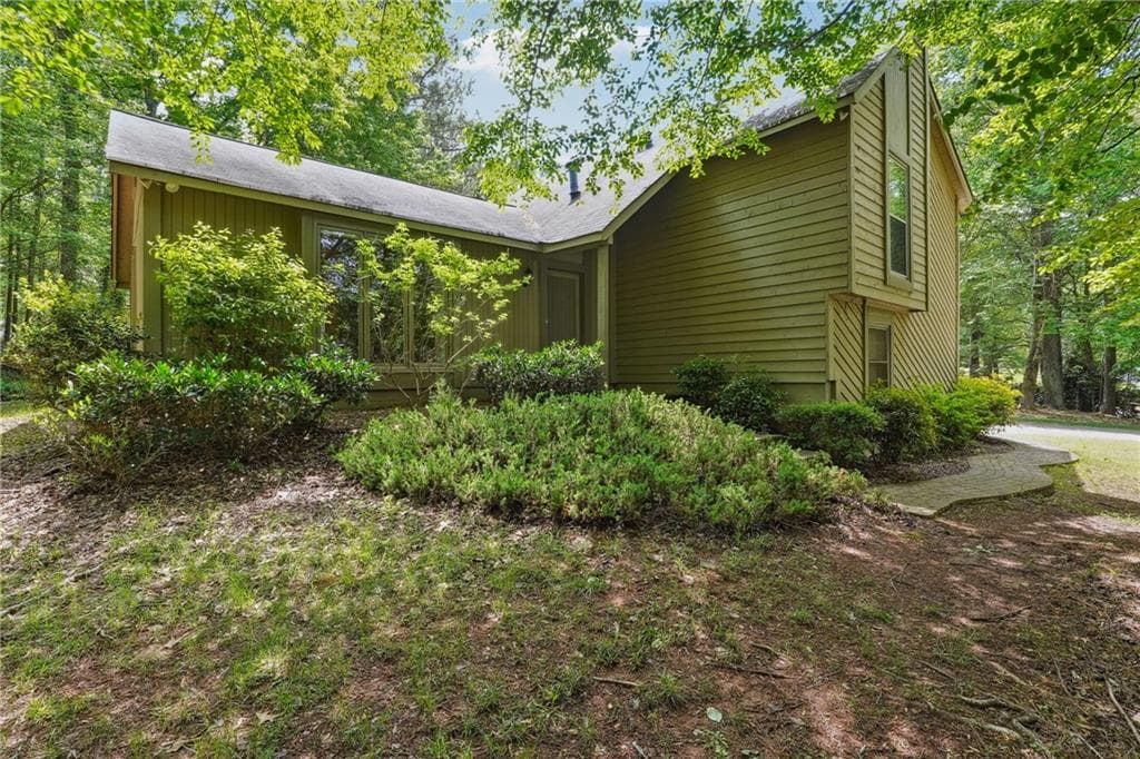 3 bedroom, 3 bathroom, 1,532 sq ft single family residence sold at 3335 New Heritage Drive, Alpharetta, GA 30022