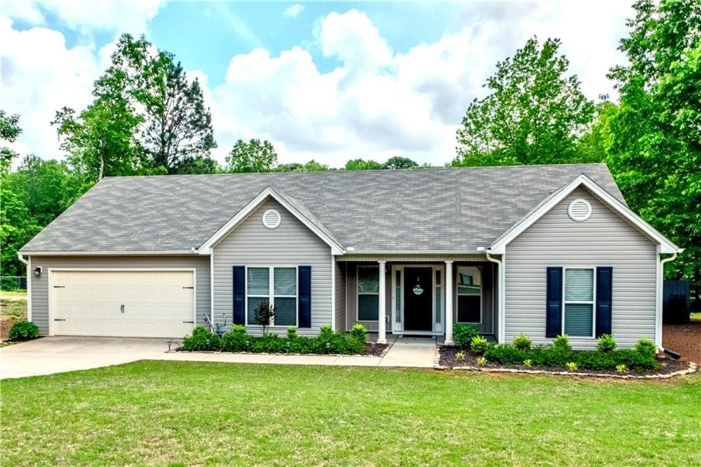 3 bedroom, 2 bathroom single family residence sold at 1945 Diamond Ridge Drive, Statham, GA 30666