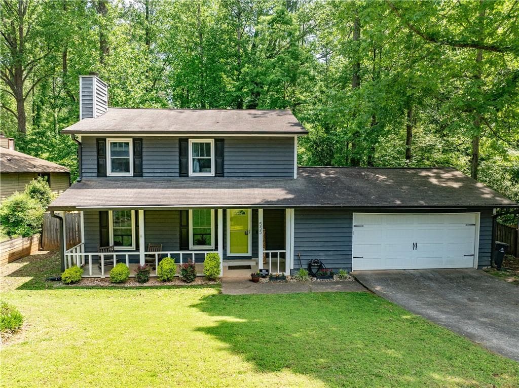 3 bedroom, 3 bathroom, 1,776 sq ft single family residence sold at 555 Creekwood Crossing, Roswell, GA 30076