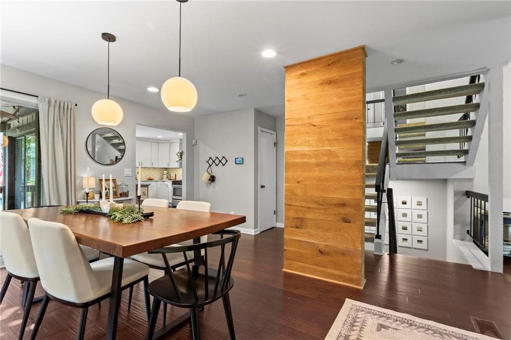 3 bedroom, 3 bathroom townhouse sold at 3085 BALEARIC Drive, Marietta, GA 30067