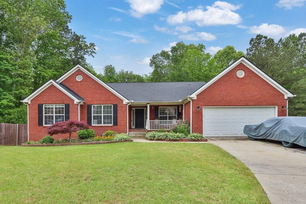 4 bedroom, 3 bathroom single family residence sold at 2582 Oak Bluff Drive, Dacula, GA 30019