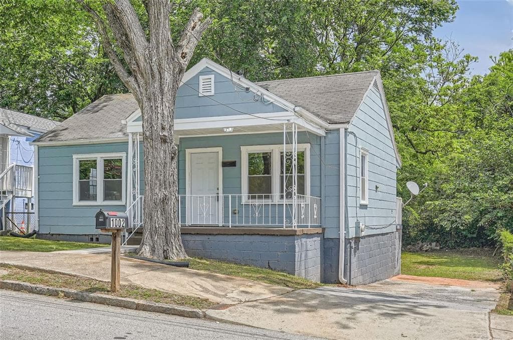 2 bedroom, 1 bathroom, 768 sq ft single family residence sold at 1002 IRA Street, Atlanta, GA 30310