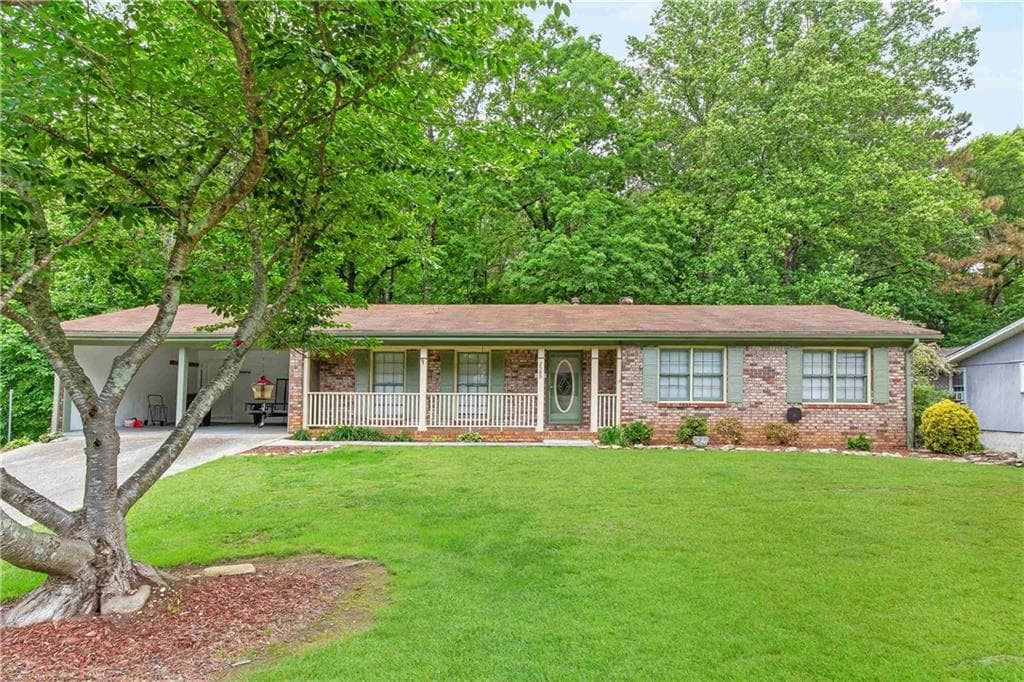 3 bedroom, 2 bathroom single family residence sold at 2585 Whisper Trail, Douglasville, GA 30135