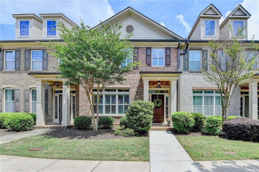 3 bedroom, 3 bathroom townhouse sold at 7725 Pierpoint Lane, Alpharetta, GA 30005