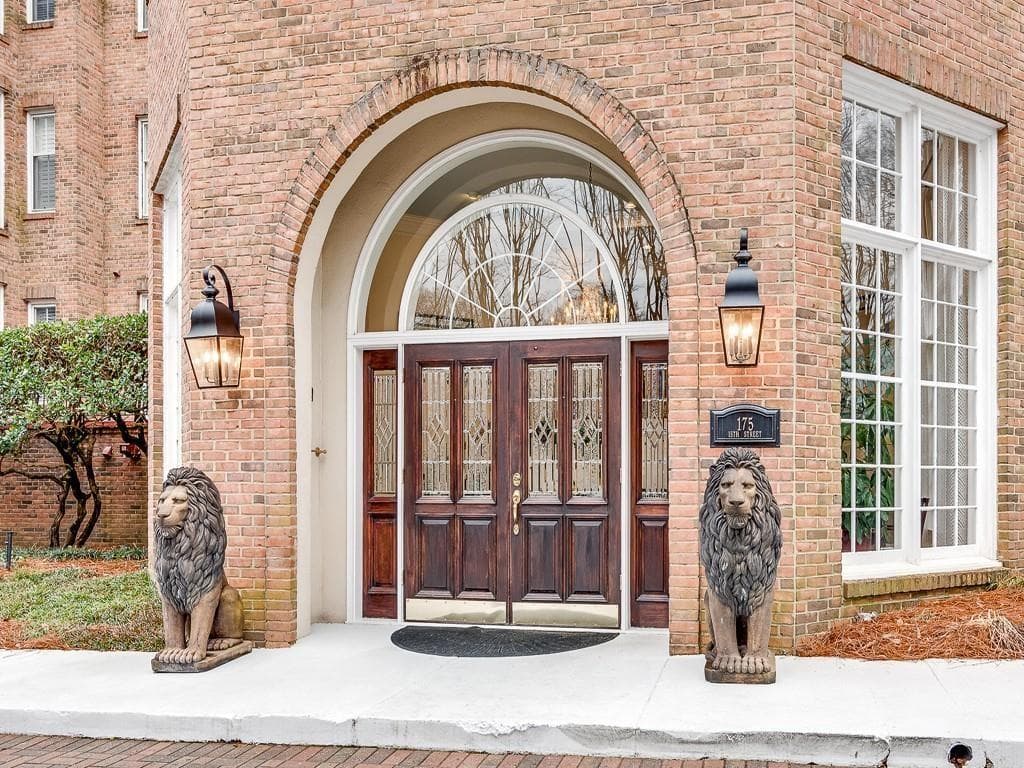 2 bedroom, 2 bathroom, 1,210 sq ft condominium sold at 175 15th Street 304, Atlanta, GA 30309