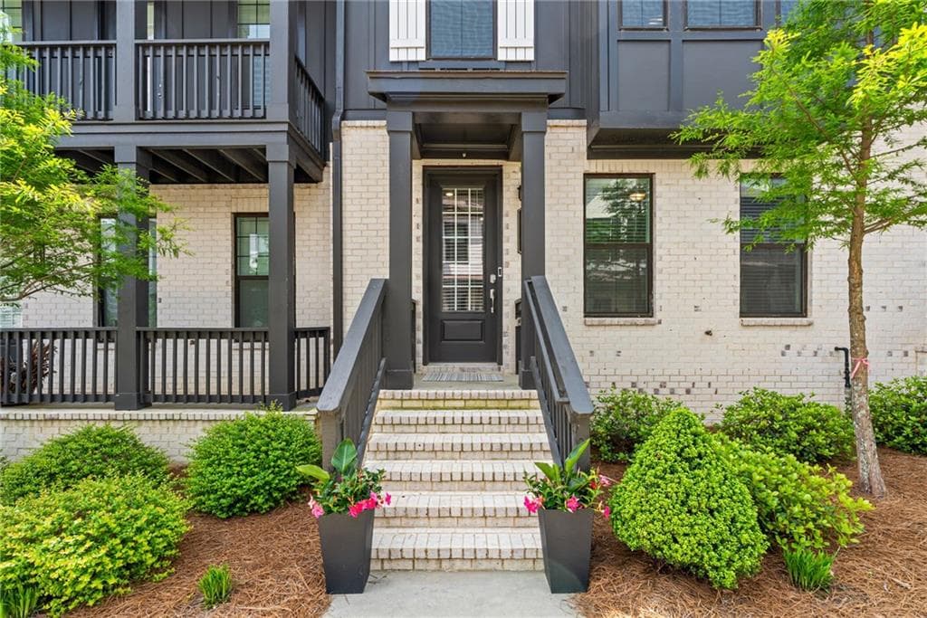 3 bedroom, 4 bathroom townhouse sold at 933 Catamaran Court, Alpharetta, GA 30005