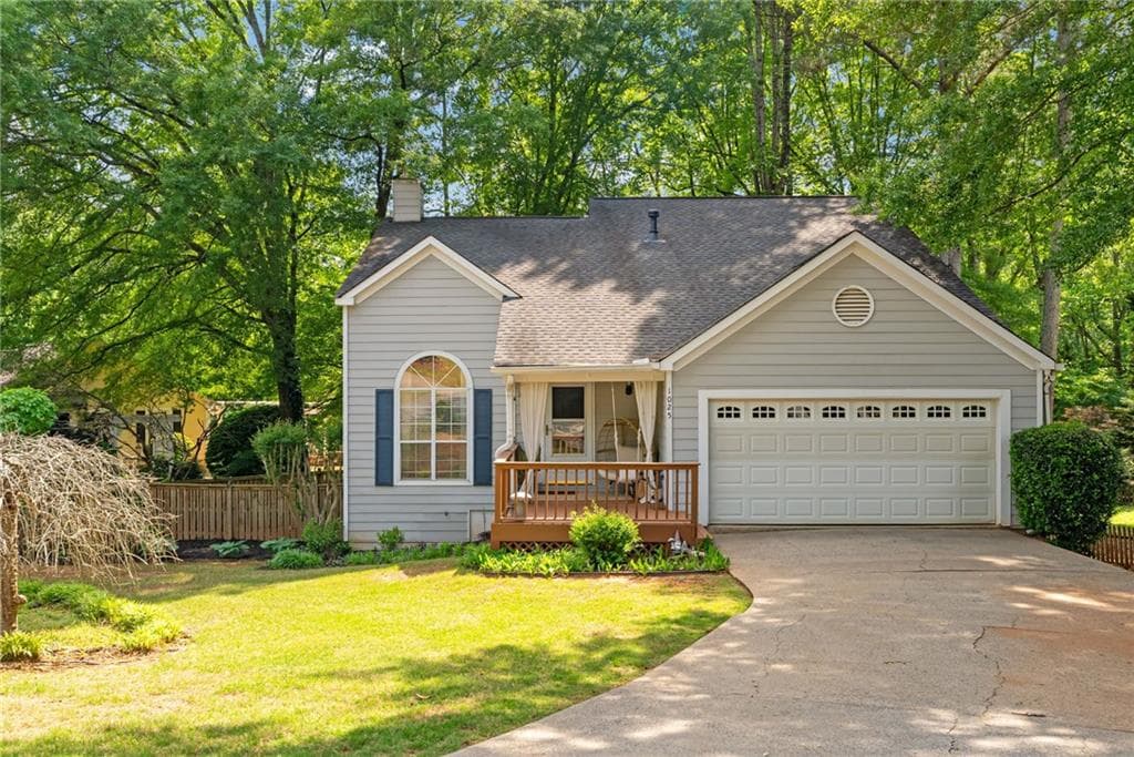 3 bedroom, 3 bathroom single family residence sold at 1025 Taylor Oaks Drive, Roswell, GA 30076
