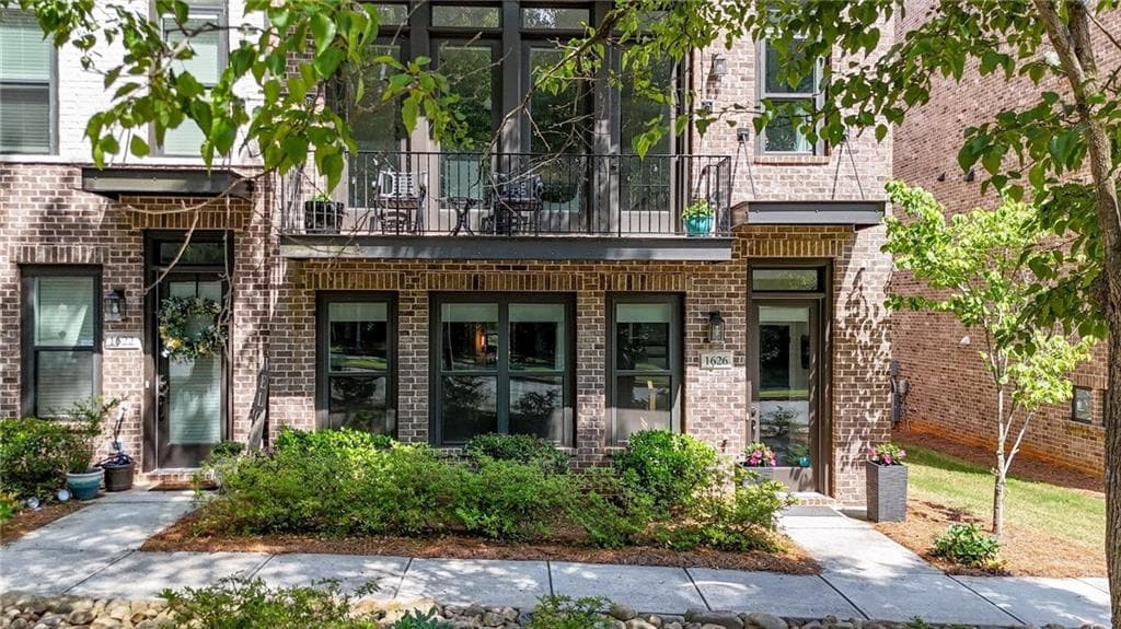 3 bedroom, 4 bathroom, 3,216 sq ft townhouse sold at 1626 Aldworth Place, Atlanta, GA 30339