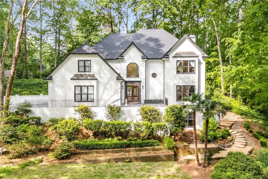 5 bedroom, 5 bathroom single family residence sold at 900 Edgewater Drive, Atlanta, GA 30328