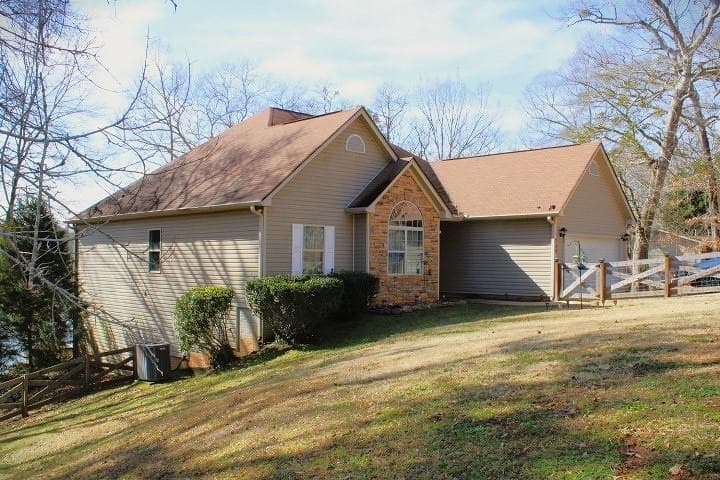 3 bedroom, 2 bathroom single family residence sold at 233 Weavers Lake Front Road, Jackson, GA 30233